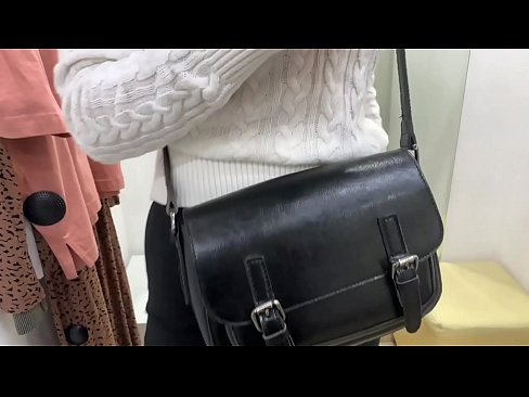 ❤️ 年轻婊子FeralBerry在试衣间用假阳具公开自慰 ❌ Porno vk﹏﹏